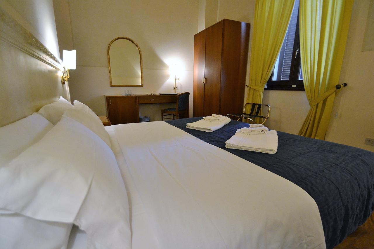 Hotel Posta Cecina  Buitenkant foto