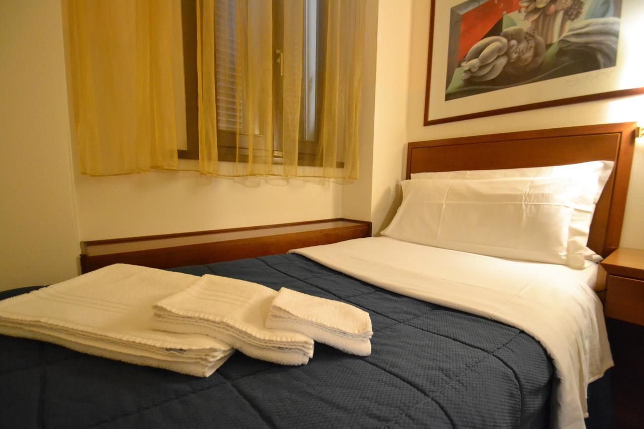 Hotel Posta Cecina  Buitenkant foto