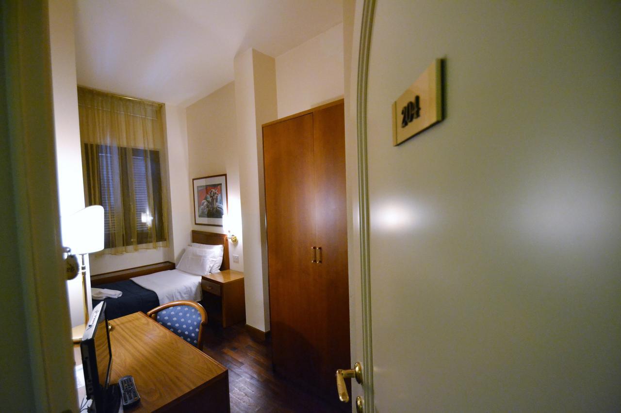 Hotel Posta Cecina  Buitenkant foto