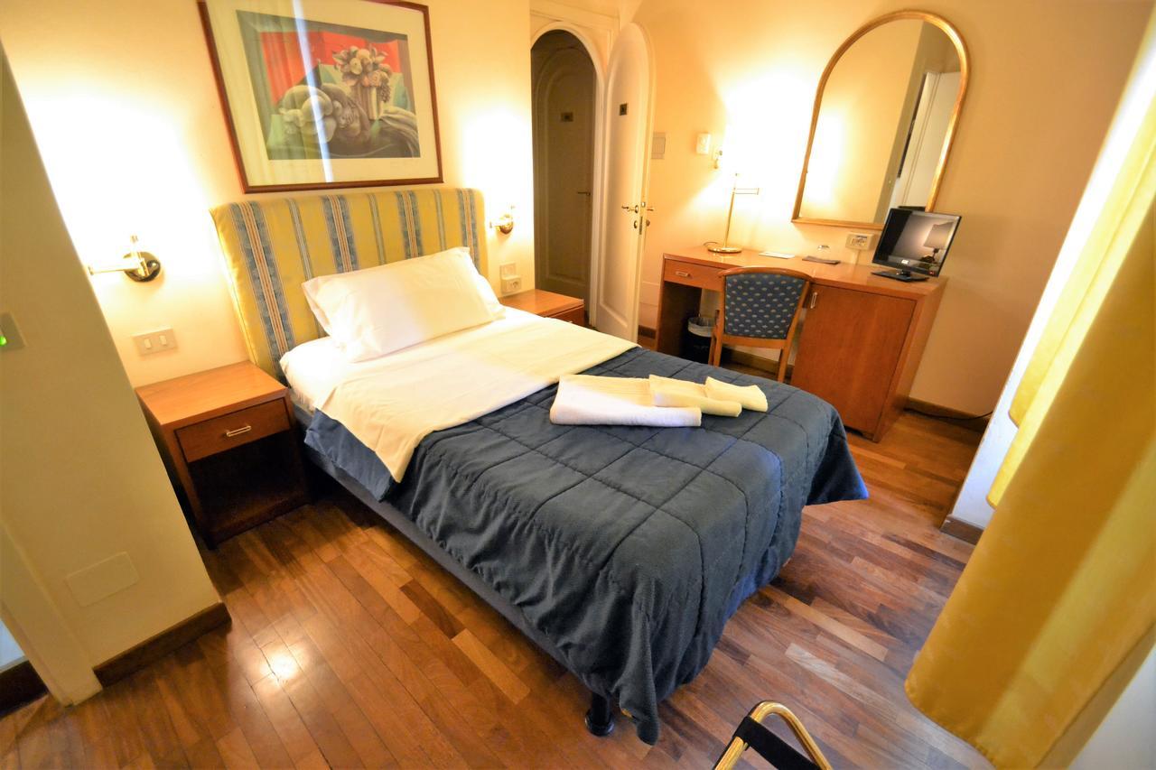 Hotel Posta Cecina  Buitenkant foto