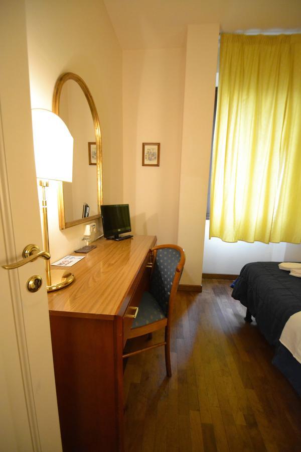 Hotel Posta Cecina  Buitenkant foto