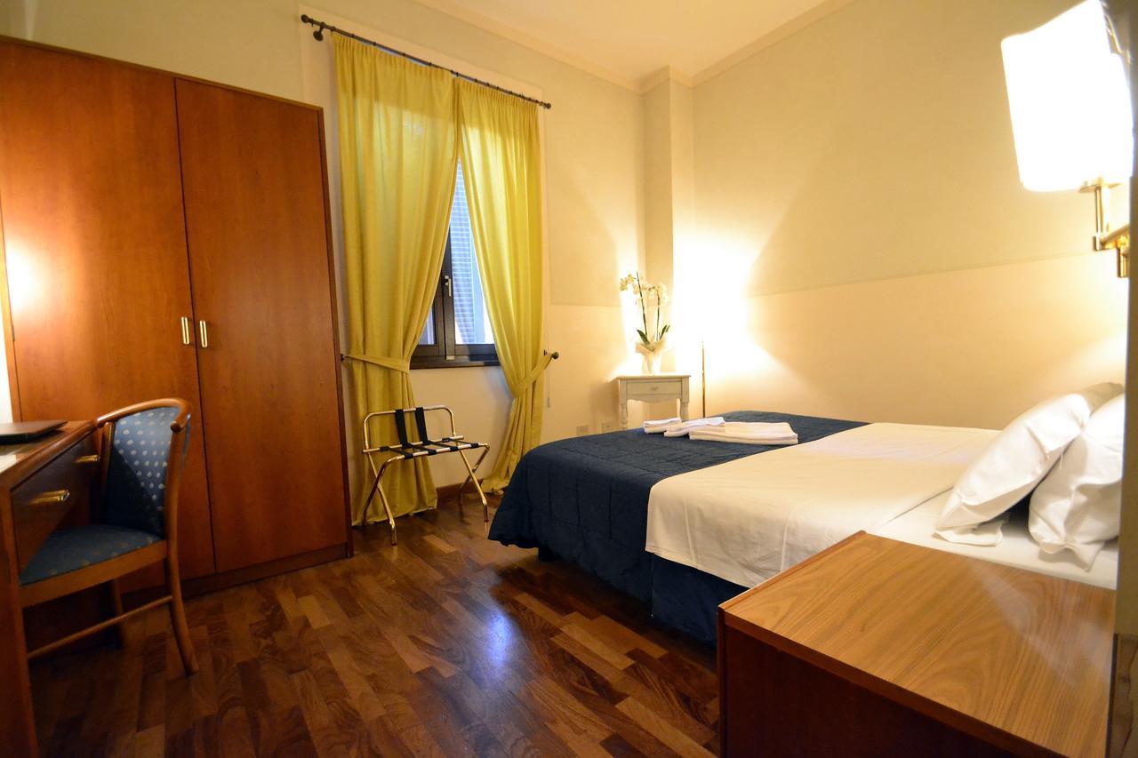 Hotel Posta Cecina  Buitenkant foto
