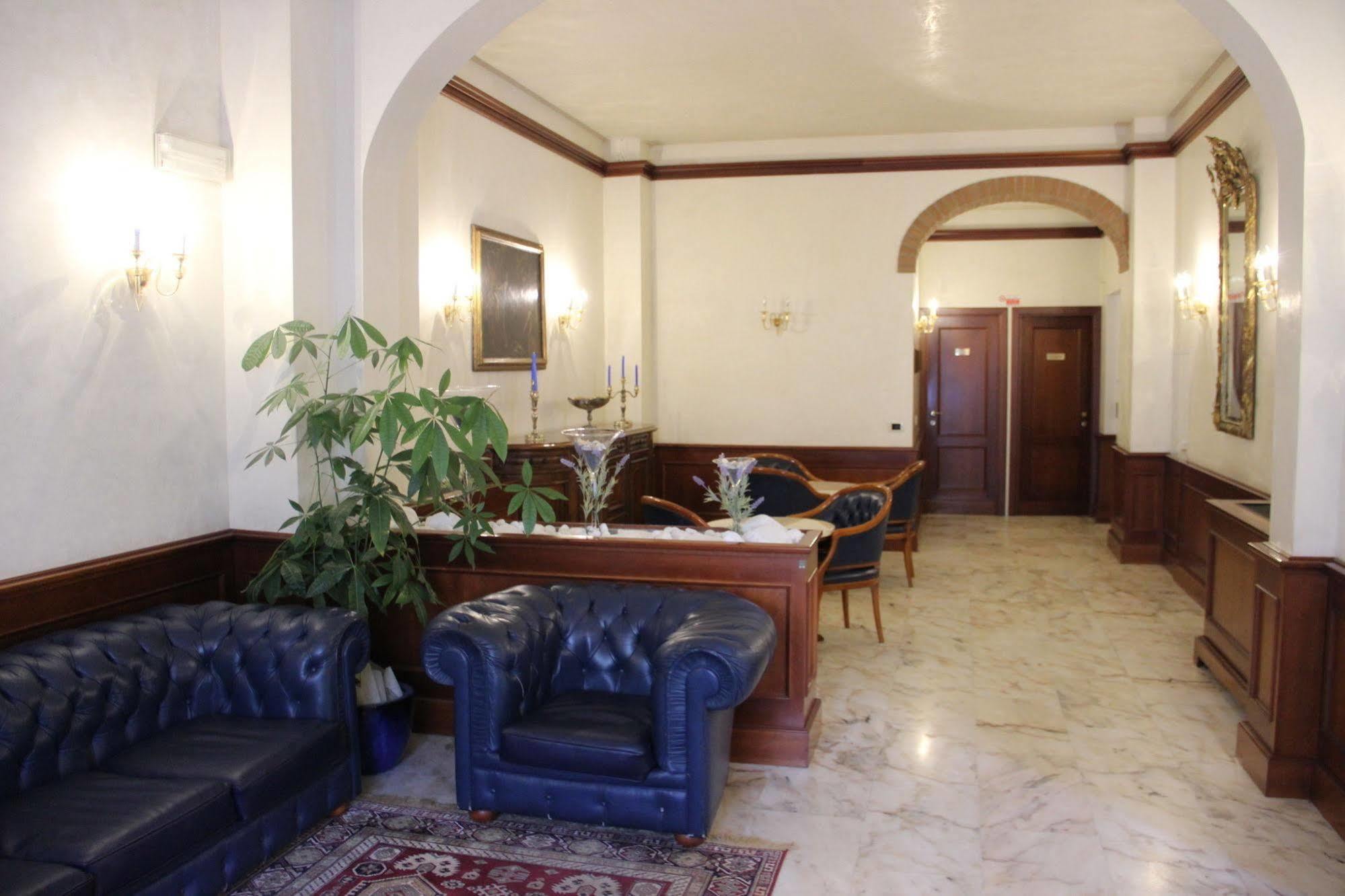 Hotel Posta Cecina  Buitenkant foto