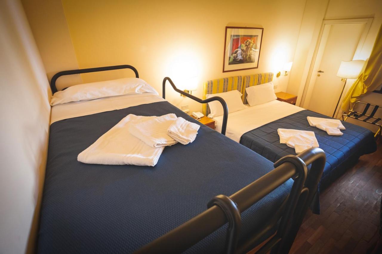 Hotel Posta Cecina  Buitenkant foto