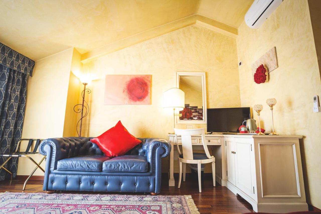 Hotel Posta Cecina  Buitenkant foto