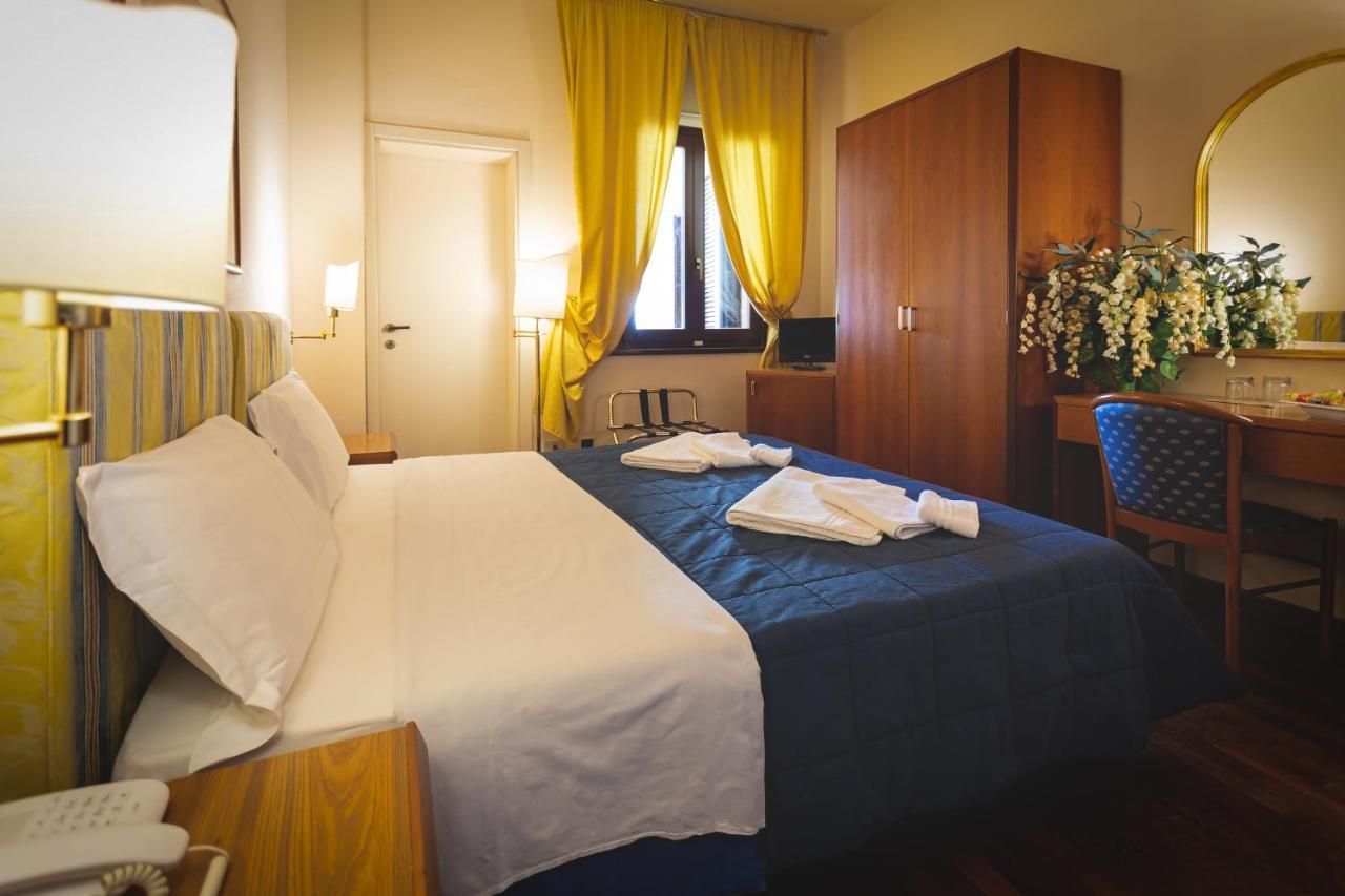 Hotel Posta Cecina  Buitenkant foto